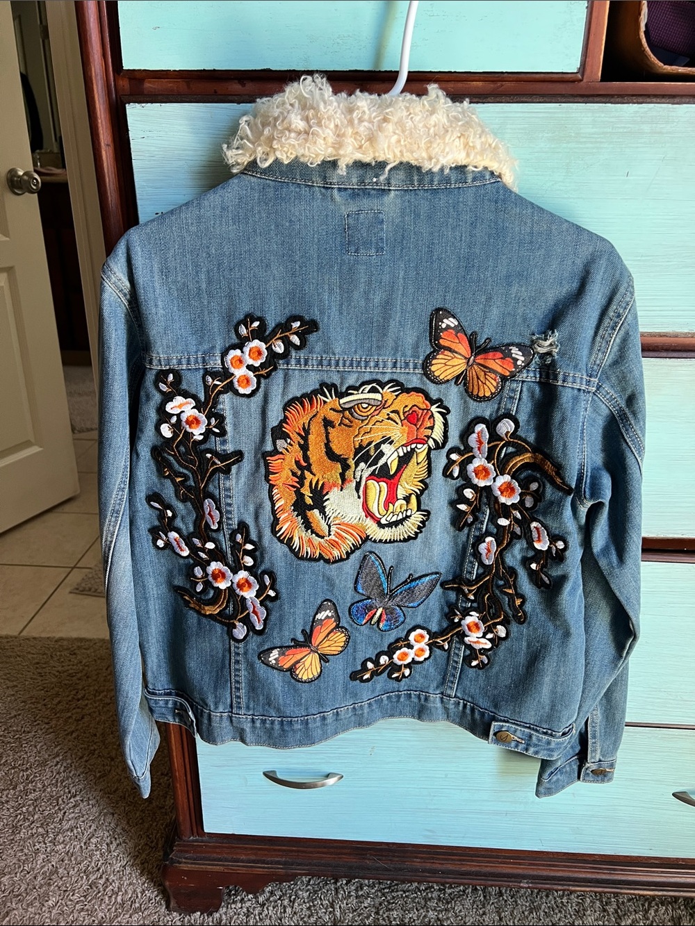 Embroidered Blue Denim Jacket with Sherpa Collar and Tiger Motif